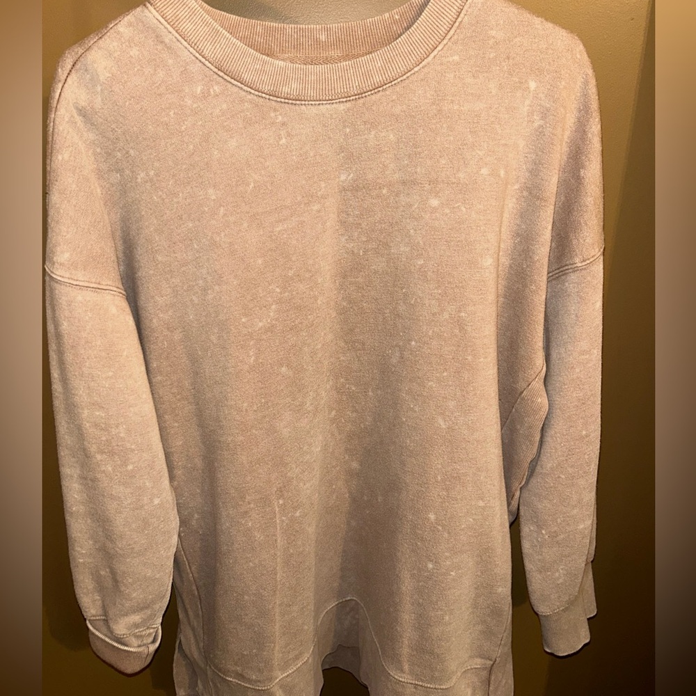 Women’s sweatshirt pullover